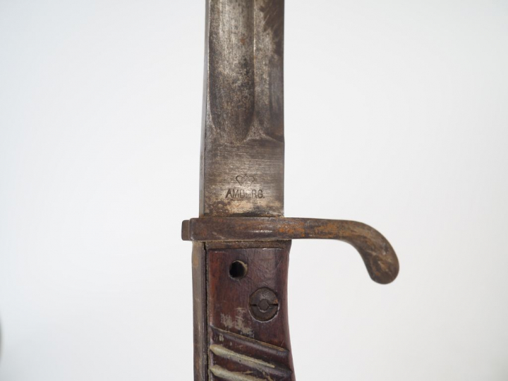 Baïonnette allemande modèle 1898/05 version avec pare flamme et oreill