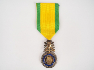 Vente aux enchères Rare et bel exemplaire de la médaille militaire type troisième républi