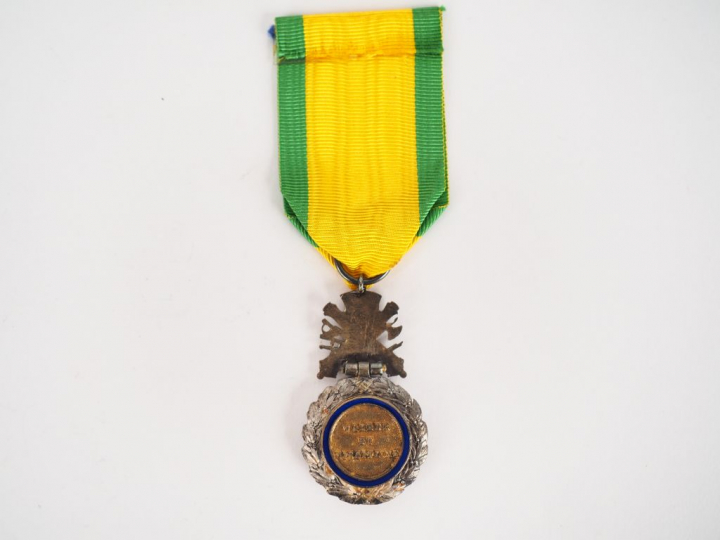Rare et bel exemplaire de la médaille militaire type troisième républi