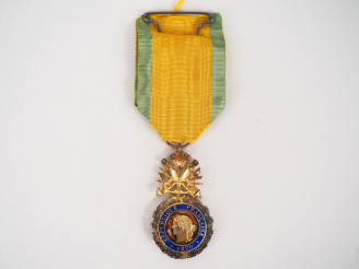 Vente aux enchères Rare et bel exemplaire de la médaille militaire type troisième républi