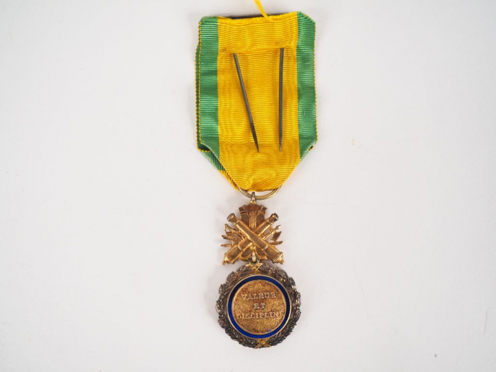 Rare et bel exemplaire de la médaille militaire type troisième républi