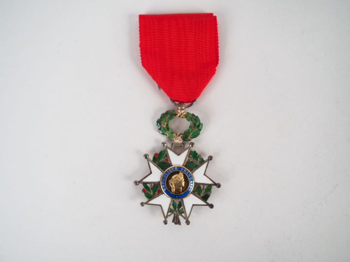 Etoile de chevalier de la légion d’honneur version luxe type troisième