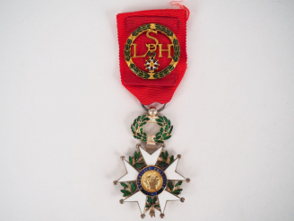 Vente aux enchères Etoile de chevalier de la légion d’honneur type quatrième république a