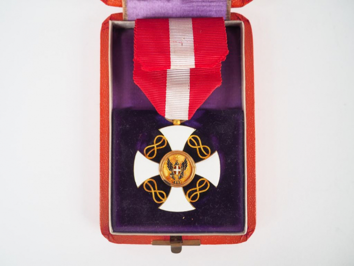 Croix italienne d’officier (4eme classe) de l’ordre de la couronne. In