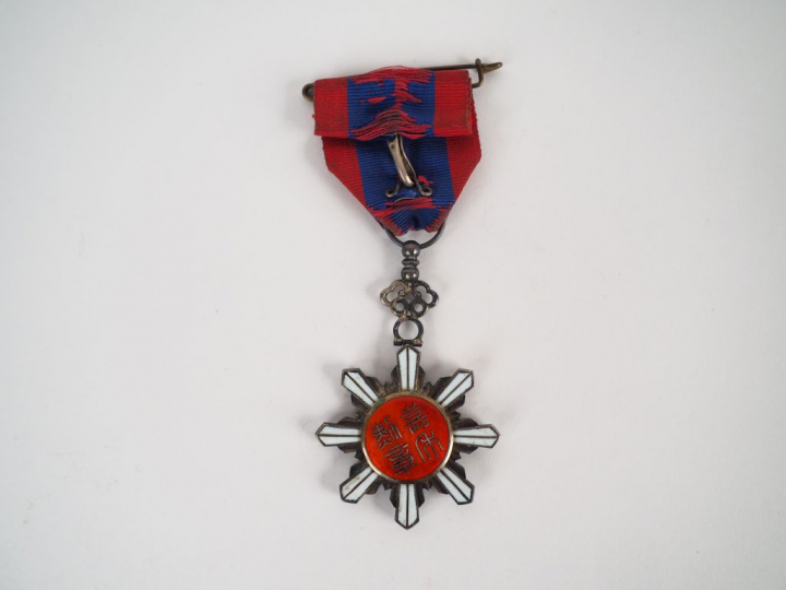 Croix de chevalier de l’ordre du grain d’or. Bel insigne du céleste em