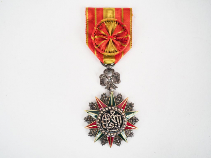 Etoile de l’ordre du Nichan el Iftikar tunisien (ordre de la gloire) l