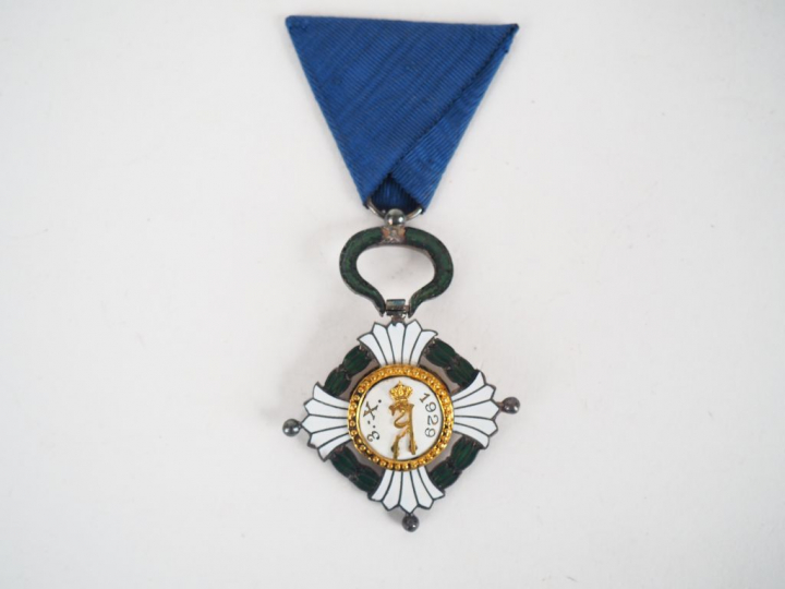 Croix de chevalier de l’ordre de la couronne de Yougoslavie (instituée