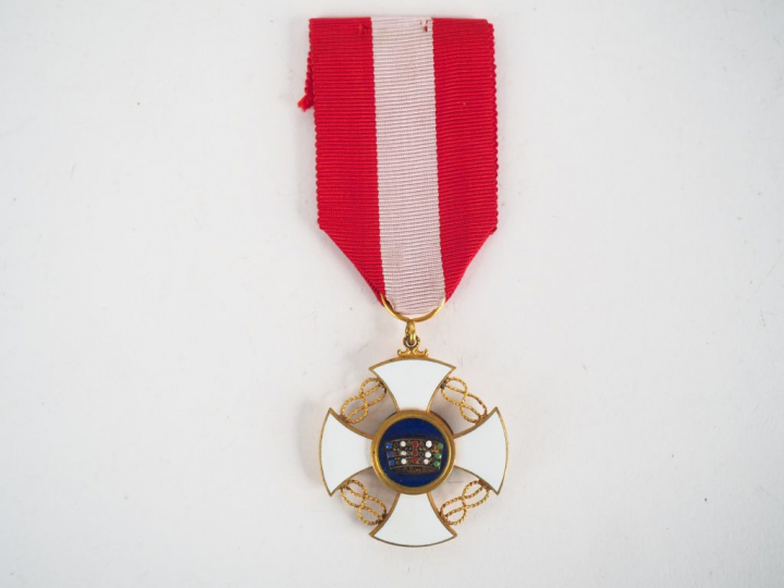 Belle étoile italienne de l’ordre de la couronne. Bel insigne en bronz