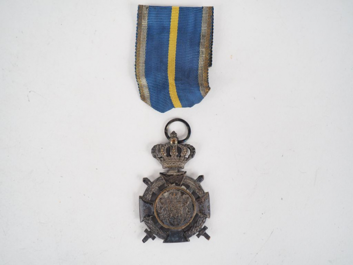 Médaille roumaine croix de la fidélité module biface, deux épées crois