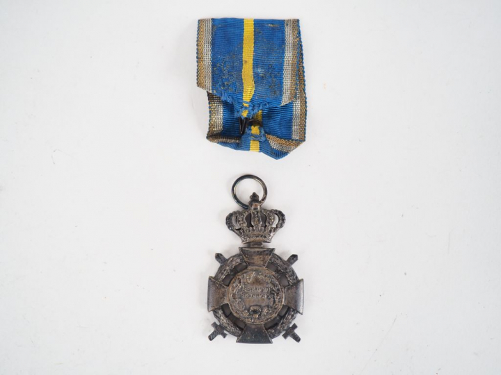 Médaille roumaine croix de la fidélité module biface, deux épées crois