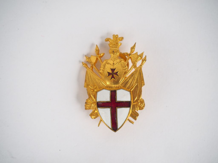 Insigne en bronze doré et émail (bélière de cravate de commandeur ?). 