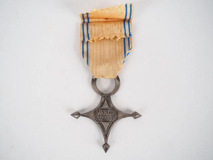 Etoile d’argent d’officier de l’ordre du mérite saharien, croix argent