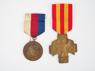 Vente aux enchères Rare croix des partisan tchécoslovaquie numéro 102 au dos (400 attribu