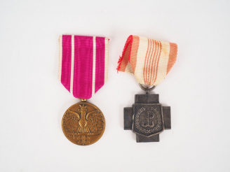 Vente aux enchères Médaille ronde en bronze biface polonaise dite « Swemu Obroncy » ou mé