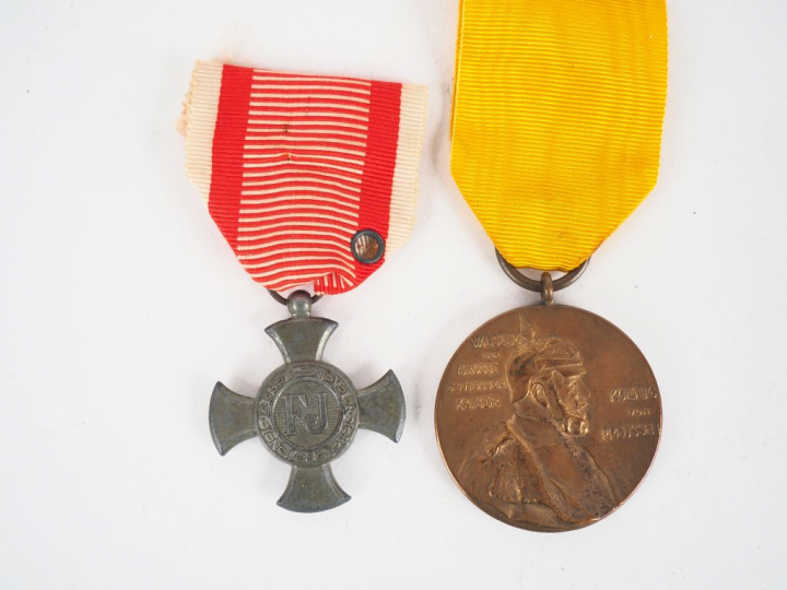 Lot de deux décorations des empires centraux dont médaille Allemagne i