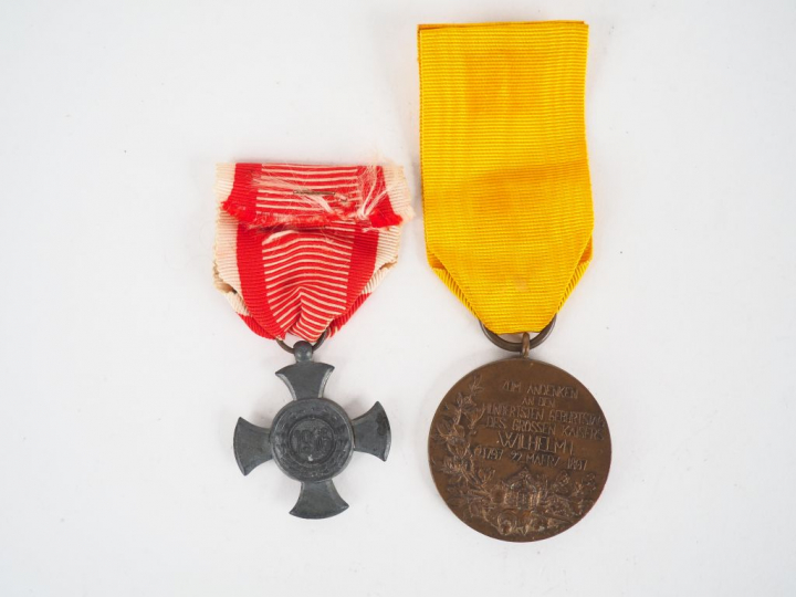 Lot de deux décorations des empires centraux dont médaille Allemagne i