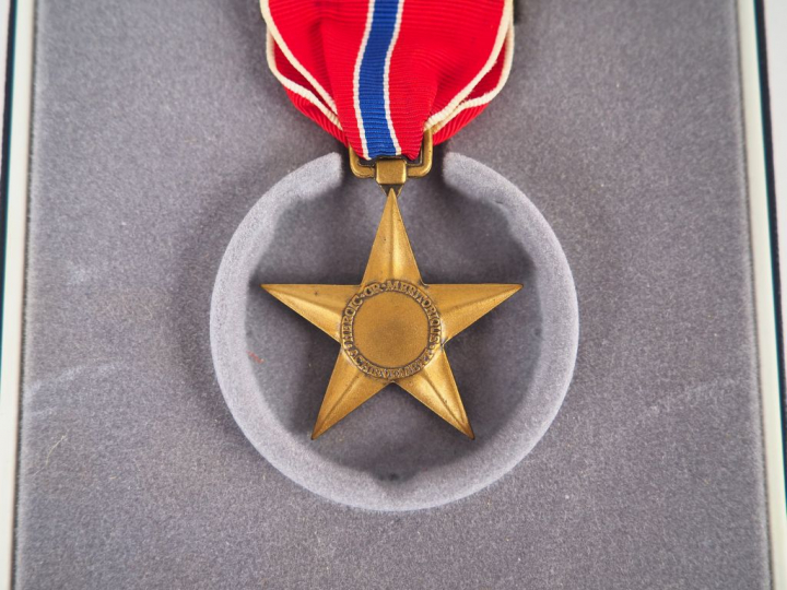 Boite de présentation bleu à motifs doré émise par les Etats-Unis d’Am