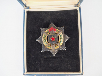 Vente aux enchères Belle plaque pectorale dans sa boite en cartonnage bleu avec marquage 