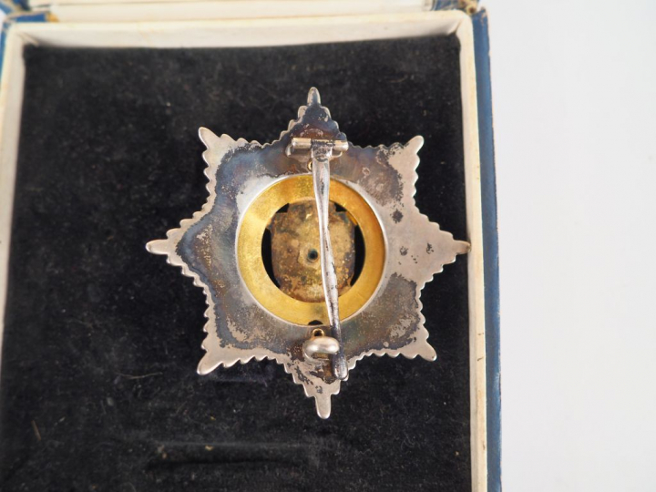 Belle plaque pectorale dans sa boite en cartonnage bleu avec marquage 