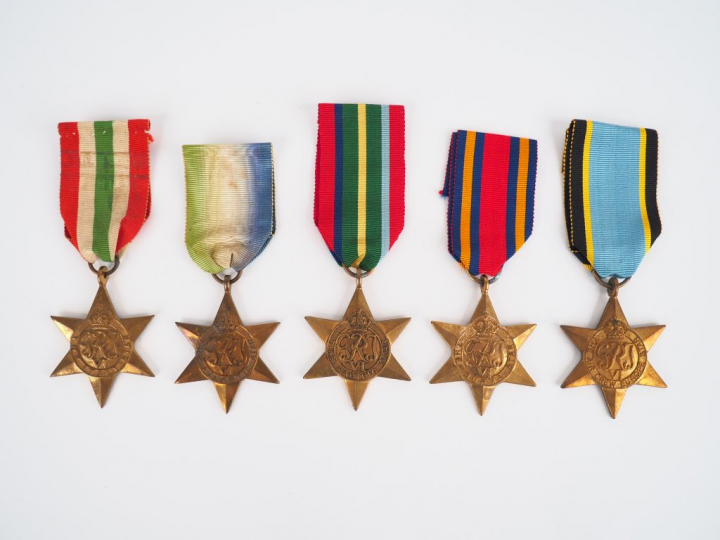 Lot  de 5 étoiles commémoratives britannique seconde guerre mondiale a