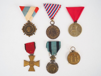 Vente aux enchères lot de 6 décorations serbes dont croix Commémorative pour la guerre de