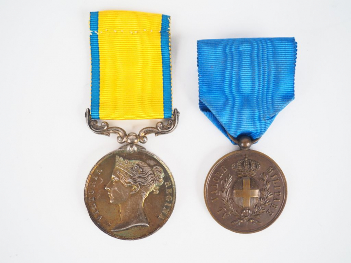 Lot de deux décorations dont médaille de la valeur militaire sarde mod