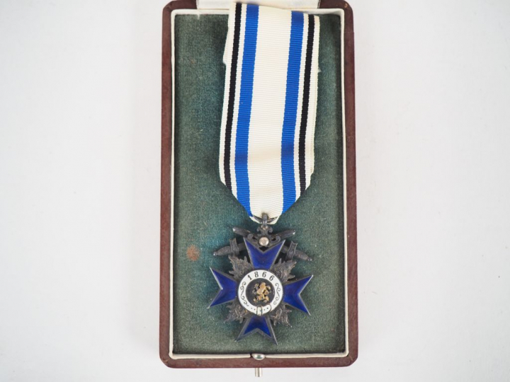 Belle croix Bavaroise du mérite à titre militaire, module biface branc