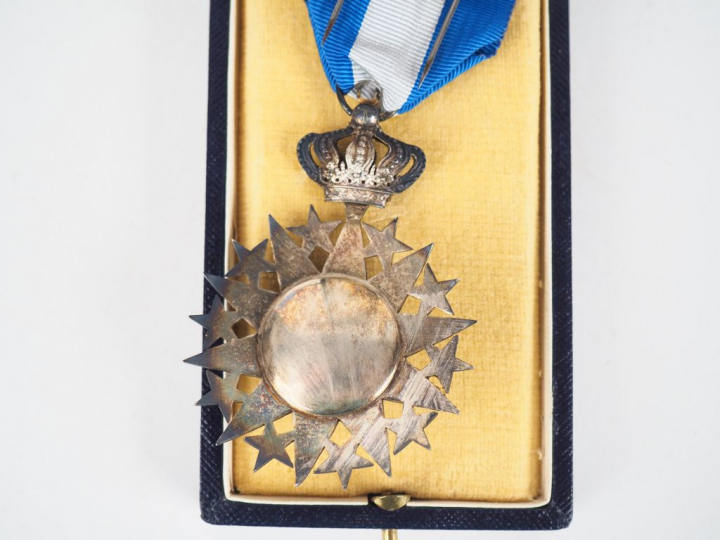 Boite contenant une belle étoile de chevalier de l’ordre du Nichan el 