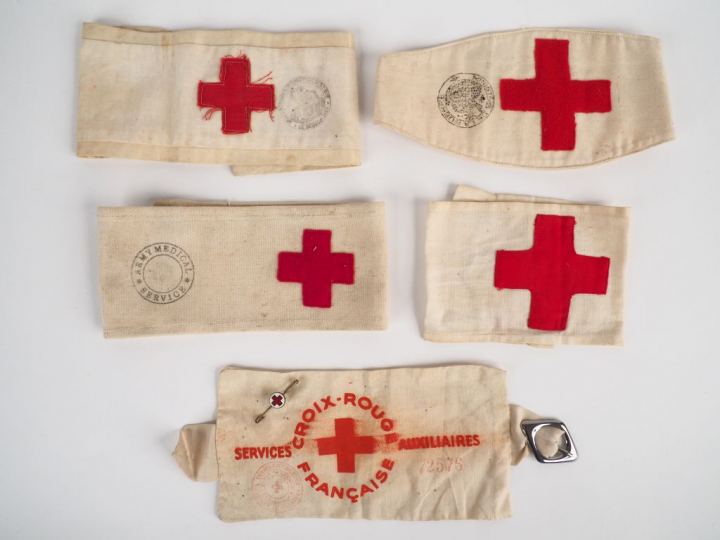 Lot de 5 brassards blancs en drap avec croix rouge et tampons de récep