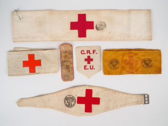 Vente aux enchères Lot de 4 brassards blancs et un jaune de la préfecture de police de Pa