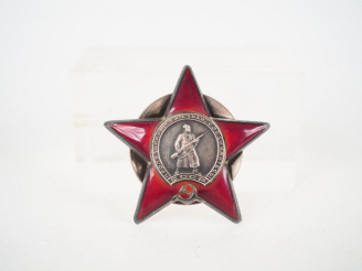 Vente aux enchères Etoile de l’ordre Soviétique de l’étoile rouge en métal gris et émail 