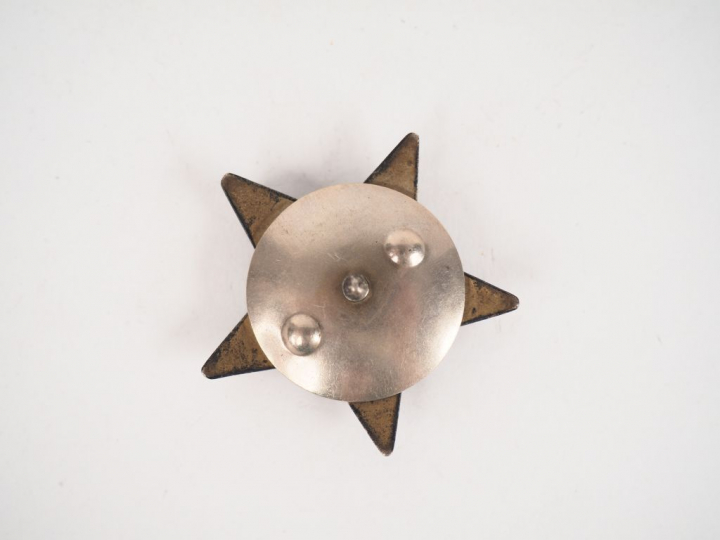 Etoile de l’ordre Soviétique de l’étoile rouge en métal gris et émail 