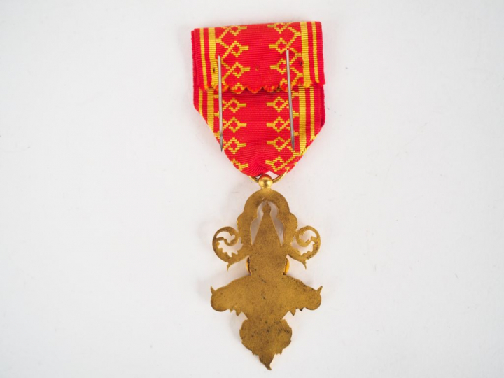 Décoration laotienne instituée en 1909 de l’ordre du million d’éléphan