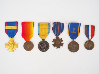 Vente aux enchères Lot de 6 décorations diverses décorations commémoratives non officiell