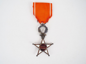 Vente aux enchères Etoile de l’ordre marocain du «OUISSAM ALAOUITE CHERIFIEN» en argent e