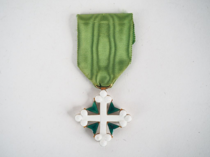 Belle croix de bienfaisance italienne de Chevalier (Insigne non surmon