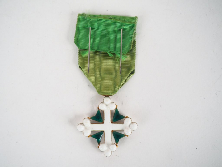 Belle croix de bienfaisance italienne de Chevalier (Insigne non surmon