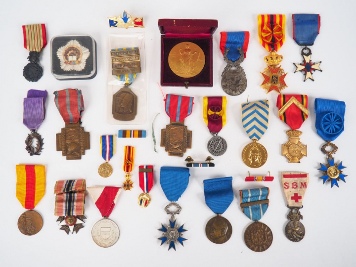  Lot de 25 décorations pendantes avec leur ruban spécifique tant franç