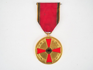 Vente aux enchères Médaille d’or de l’ordre de la république fédérale allemande (institué