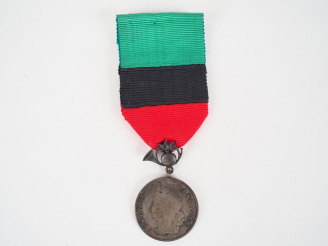 Vente aux enchères Médaille française des douanes, module rond argenté profil de Marianne