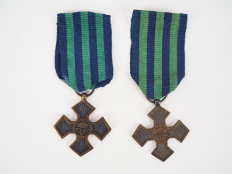 Vente aux enchères Lot de 2 croix roumaines première guerre mondiale dite croix de guerre