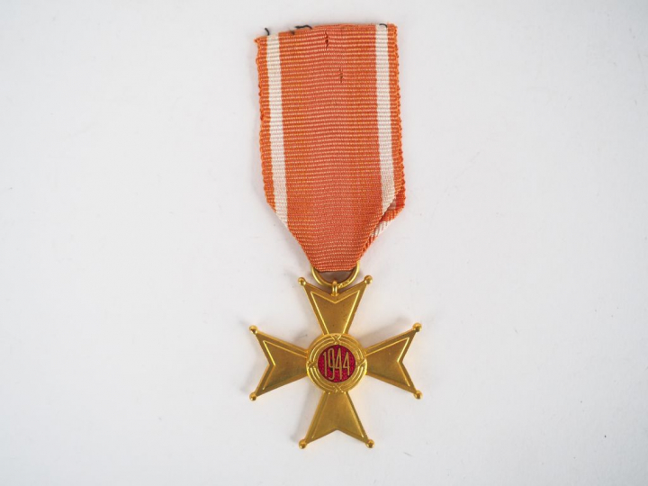 Croix de chevalier de l’ordre de la Pologne restituée dans sa version 