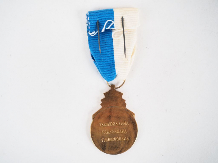 Médaille d’or du mérite malgache dans sa version post indépendance (19