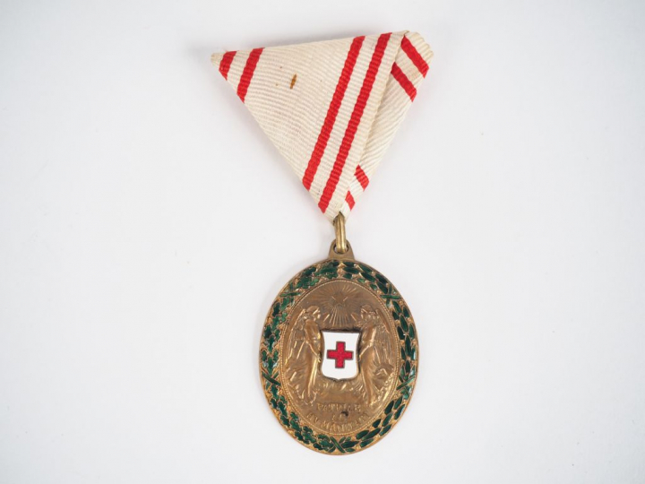 Belle médaille de la croix rouge Autrichienne en bonze et émail (croix