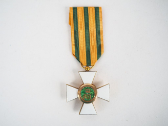 Vente aux enchères Belle croix de chevalier de l’ordre luxembourgeois de la couronne de c