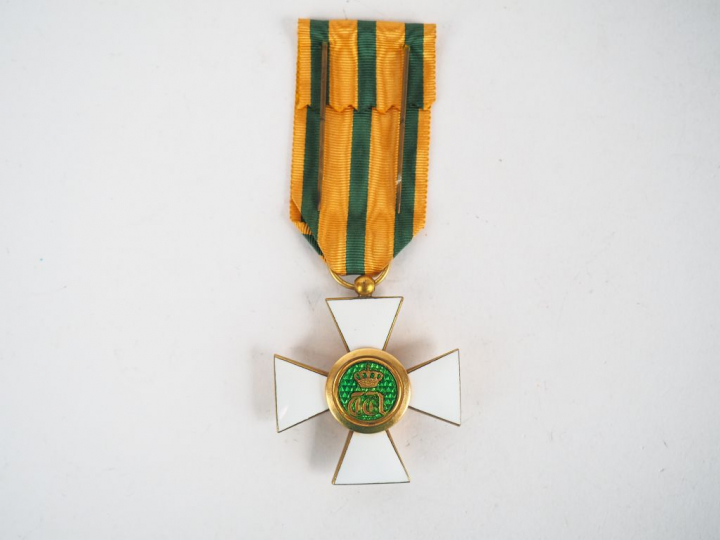 Belle croix de chevalier de l’ordre luxembourgeois de la couronne de c