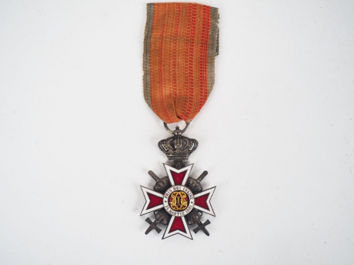 Croix de chevalier de l’ordre roumain de la couronne à titre militaire
