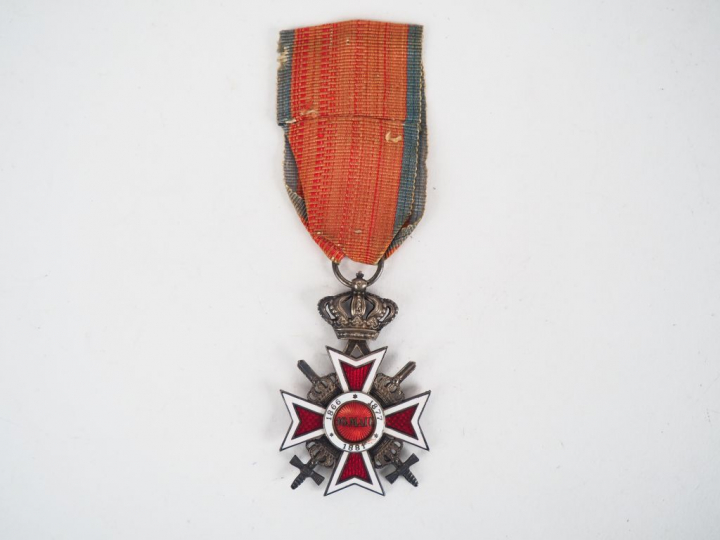 Croix de chevalier de l’ordre roumain de la couronne à titre militaire