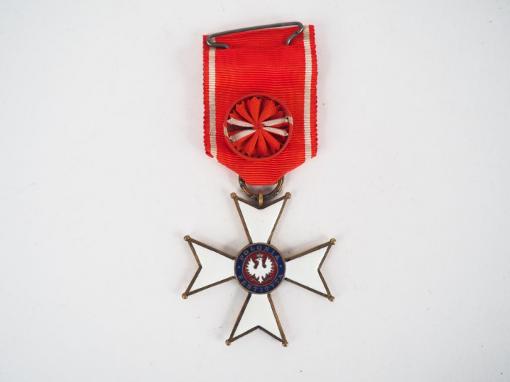 Croix de chevalier de l’ordre de la Pologne restauré à titre civil dan