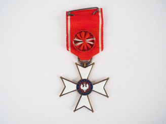 Vente aux enchères Croix de chevalier de l’ordre de la Pologne restauré à titre civil dan